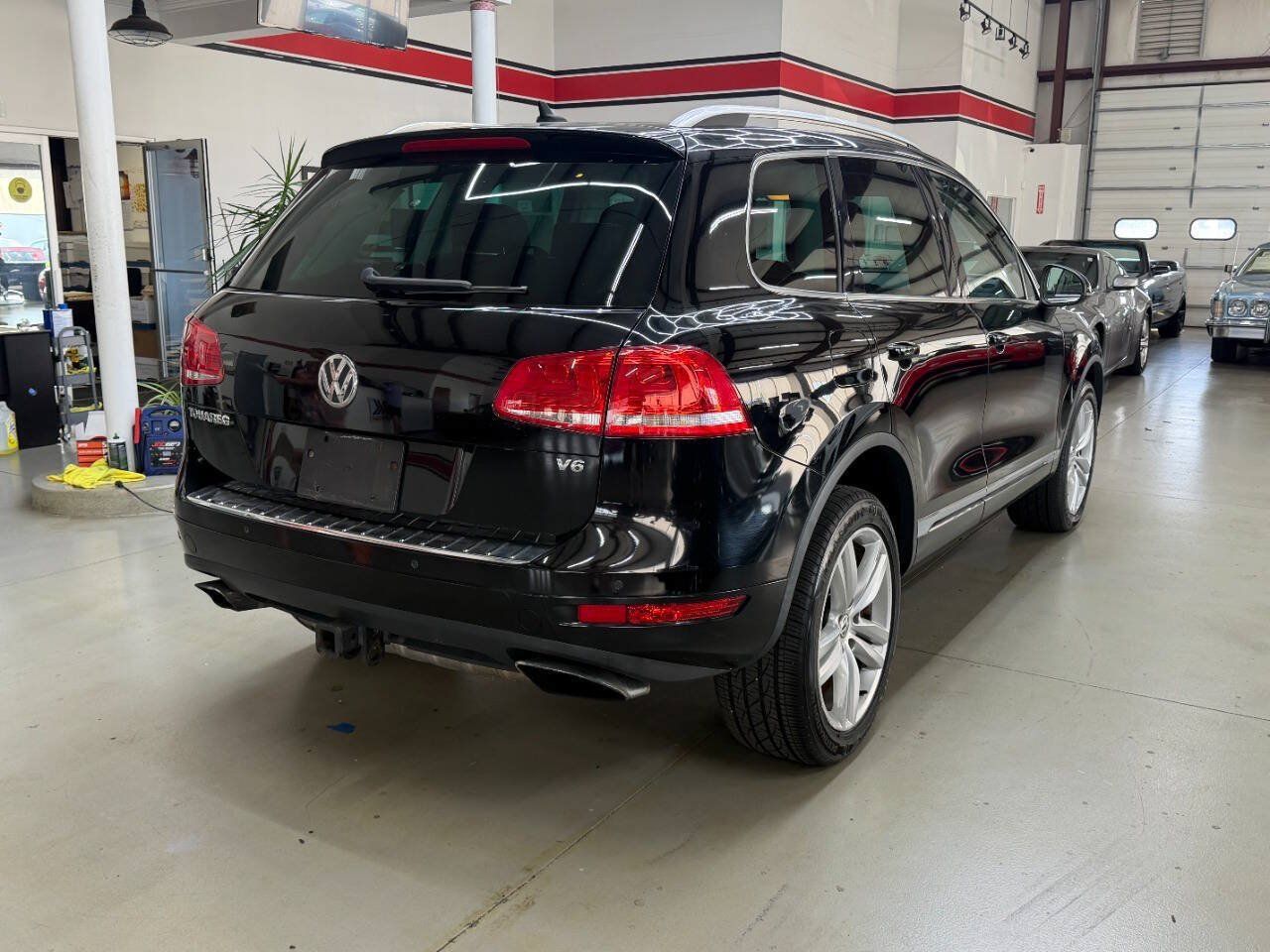Used 2012 Volkswagen Touareg VR6 AWD/4WD image 2