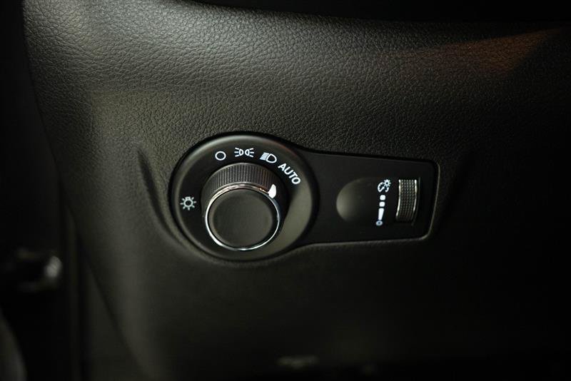 Used 2023 Jeep Compass Sport AWD/4WD image 27
