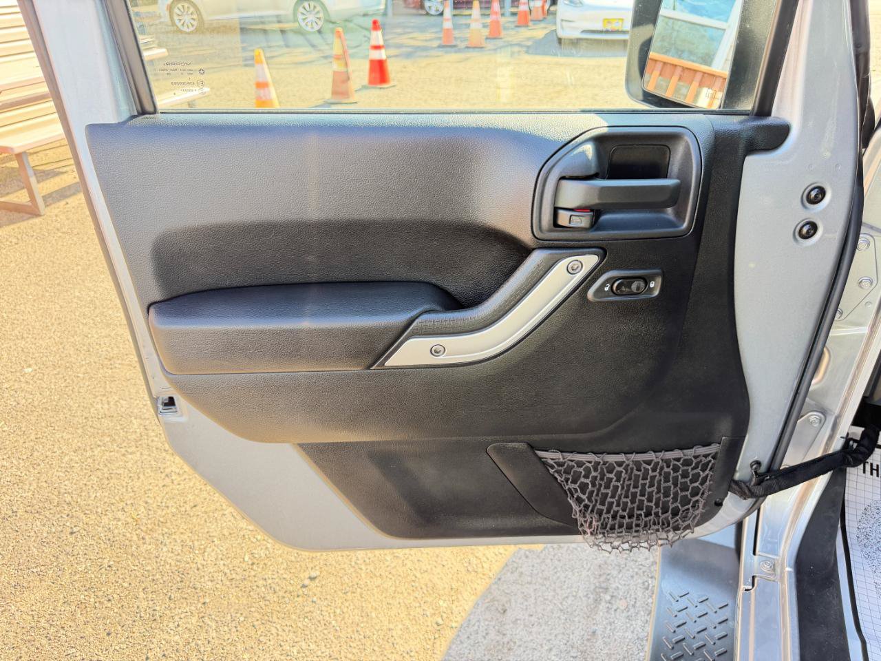 Used 2015 Jeep Wrangler Unlimited Sahara w/ Dual Top Group AWD/4WD image 17