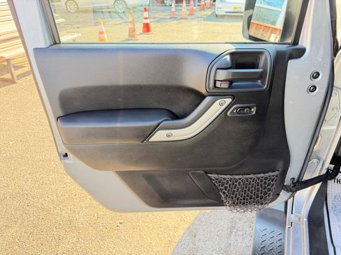 Used 2015 Jeep Wrangler Unlimited Sahara w/ Dual Top Group AWD/4WD image 17