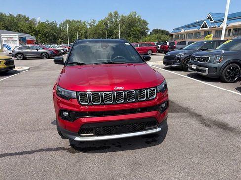 Used 2025 Jeep Compass Limited AWD/4WD image 4