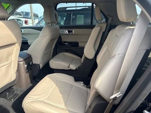 Used 2022 Ford Explorer Platinum w/ Equipment Group 601A AWD/4WD image 23