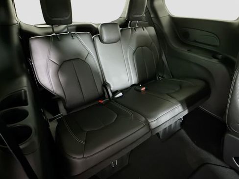 New 2026 Chrysler Pacifica Select image 27