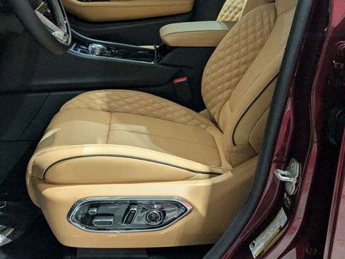 New 2025 Jeep Grand Cherokee Summit image 4