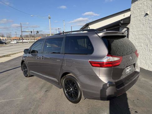 Used 2019 Toyota Sienna LE image 3