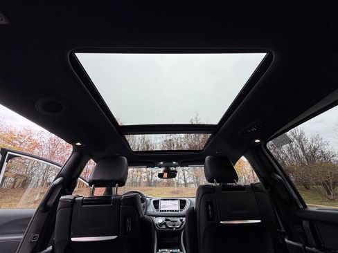 New 2026 Chrysler Pacifica Limited w/ Uconnect Theater Family Group image 35