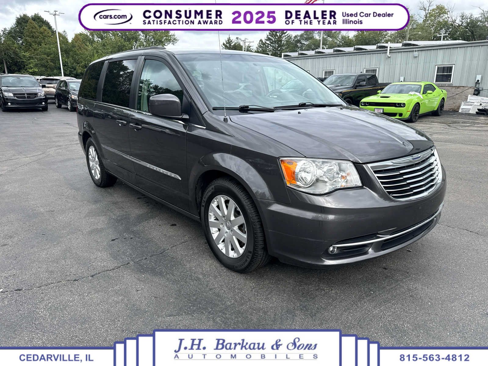 Used 2016 Chrysler Town & Country Touring FWD image 1