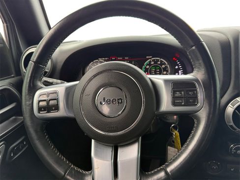 Used 2017 Jeep Wrangler Unlimited Rubicon image 12