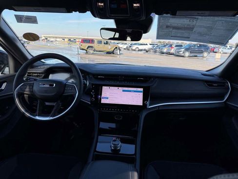 New 2026 Jeep Grand Cherokee Altitude image 23