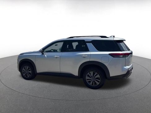 Used 2025 Nissan Pathfinder SV FWD image 9
