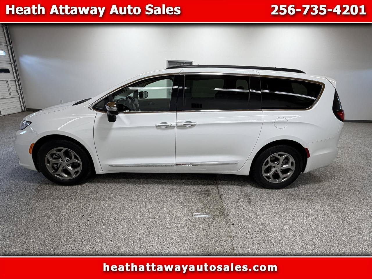 Used 2023 Chrysler Pacifica Limited FWD image 1