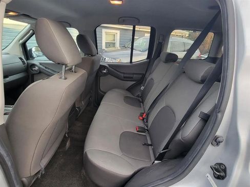 Used 2011 Nissan Xterra S w/ Protection Pkg image 10