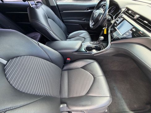 Used 2018 Toyota Camry SE FWD image 11