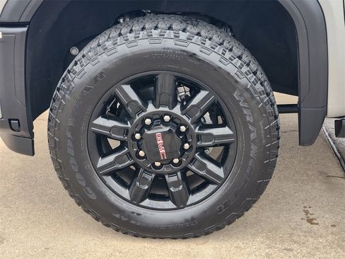 Used 2025 GMC Sierra 2500 AT4 w/ AT4 Premium Plus Package image 10