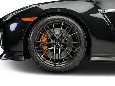 Used 2021 Nissan GT-R Premium AWD/4WD image 21