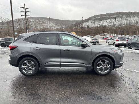 Used 2023 Ford Escape ST-Line w/ Tech Pack #1 AWD/4WD image 3