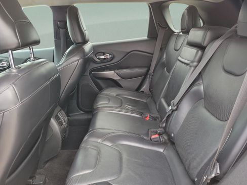 Used 2019 Jeep Cherokee Limited FWD image 6
