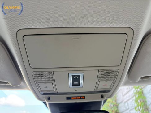 Used 2017 Land Rover Range Rover Evoque SE image 36