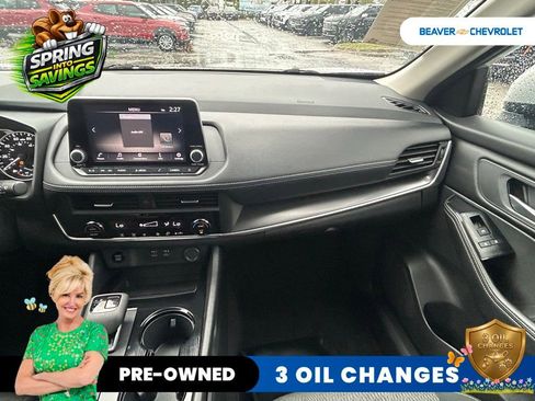 Used 2025 Nissan Rogue SV image 17