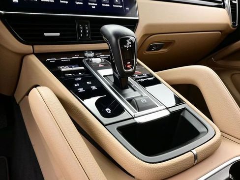 Certified 2023 Porsche Cayenne image 11