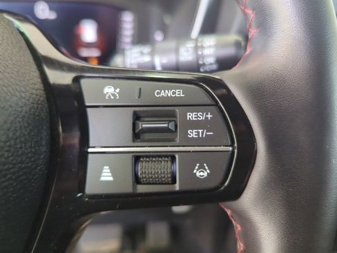 Used 2025 Honda Pilot Black Edition image 15