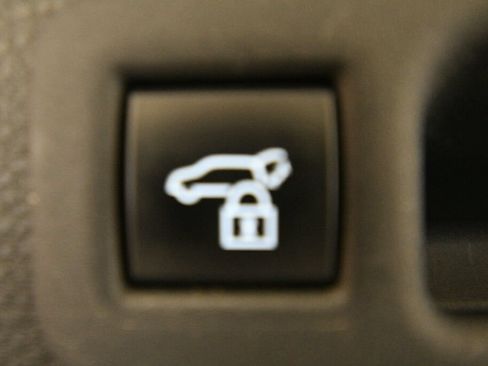 Certified 2025 Toyota Sienna XLE FWD image 26
