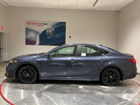New 2026 Toyota Camry SE FWD image 3