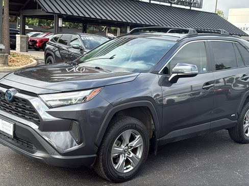 Used 2024 Toyota RAV4 XLE AWD/4WD image 4