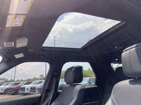 Used 2023 Land Rover Discovery S R-Dynamic image 16