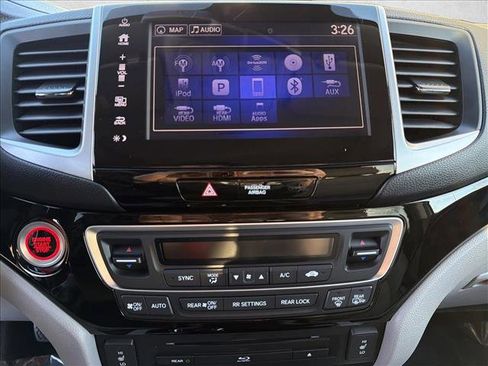 Used 2018 Honda Pilot Touring image 18