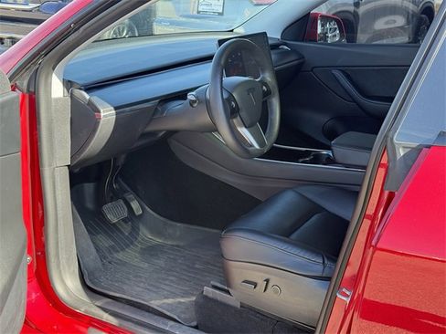 Used 2021 Tesla Model Y Long Range image 12