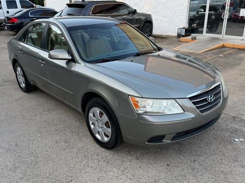 Used 2010 Hyundai Sonata GLS FWD image 2