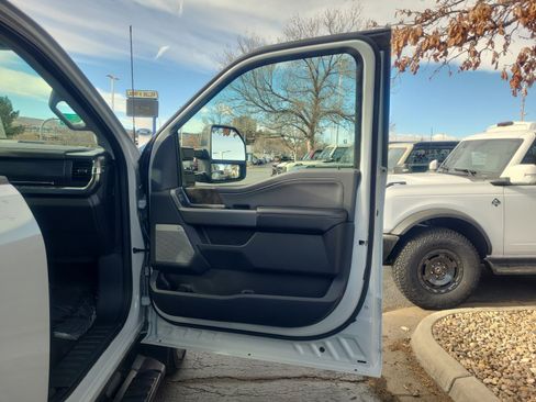 Certified 2025 Ford F350 Lariat w/ Black Appearance Package image 16