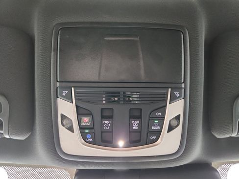 Used 2025 Acura RDX SH-AWD image 27