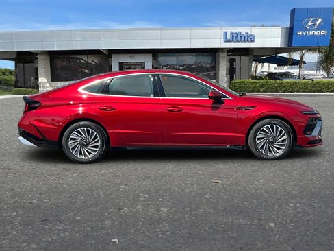 New 2025 Hyundai Sonata Limited image 8