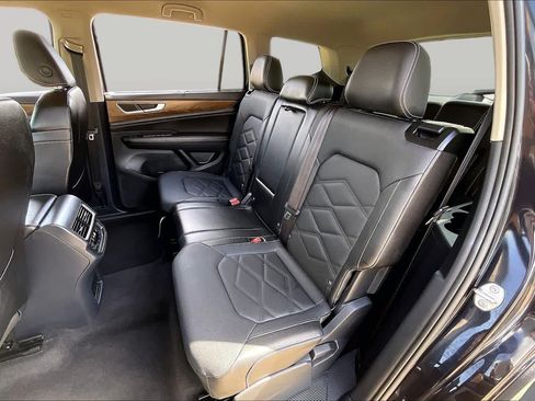 Used 2025 Volkswagen Atlas SE FWD image 19