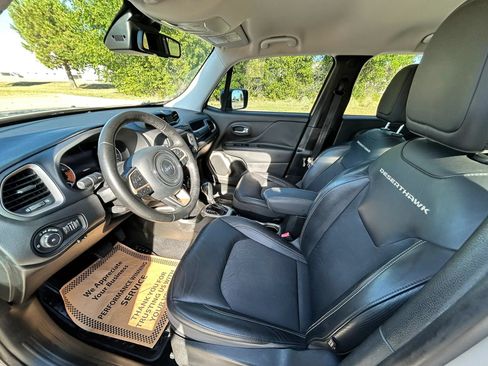 Used 2017 Jeep Renegade Trailhawk AWD/4WD image 12