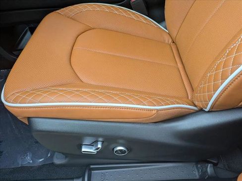 New 2026 Chrysler Pacifica Pinnacle FWD image 4