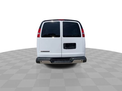Used 2025 Chevrolet Express 3500 LT w/ LT Preferred Equipment Group RWD image 9