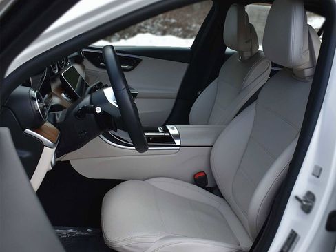 Used 2025 Mercedes-Benz C 300 4MATIC Sedan image 10