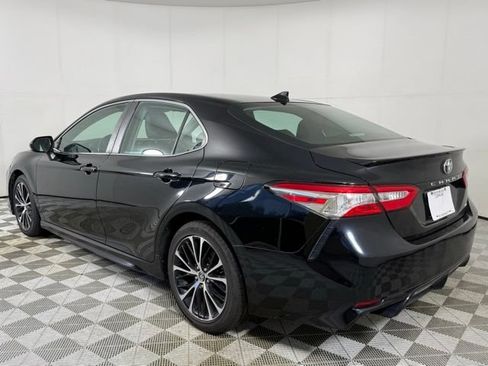 Used 2020 Toyota Camry SE FWD image 4