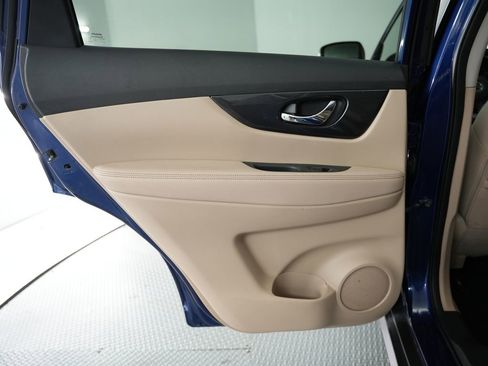 Used 2018 Nissan Rogue SV image 34