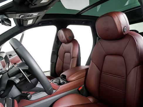 New 2026 Porsche Cayenne GTS image 5