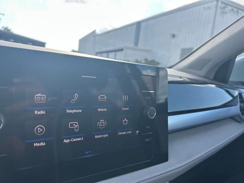 New 2026 Volkswagen Taos SE image 12