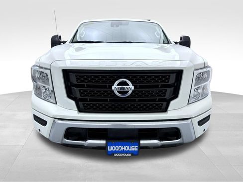 Used 2021 Nissan Titan SV w/ SV Convenience Package AWD/4WD image 2