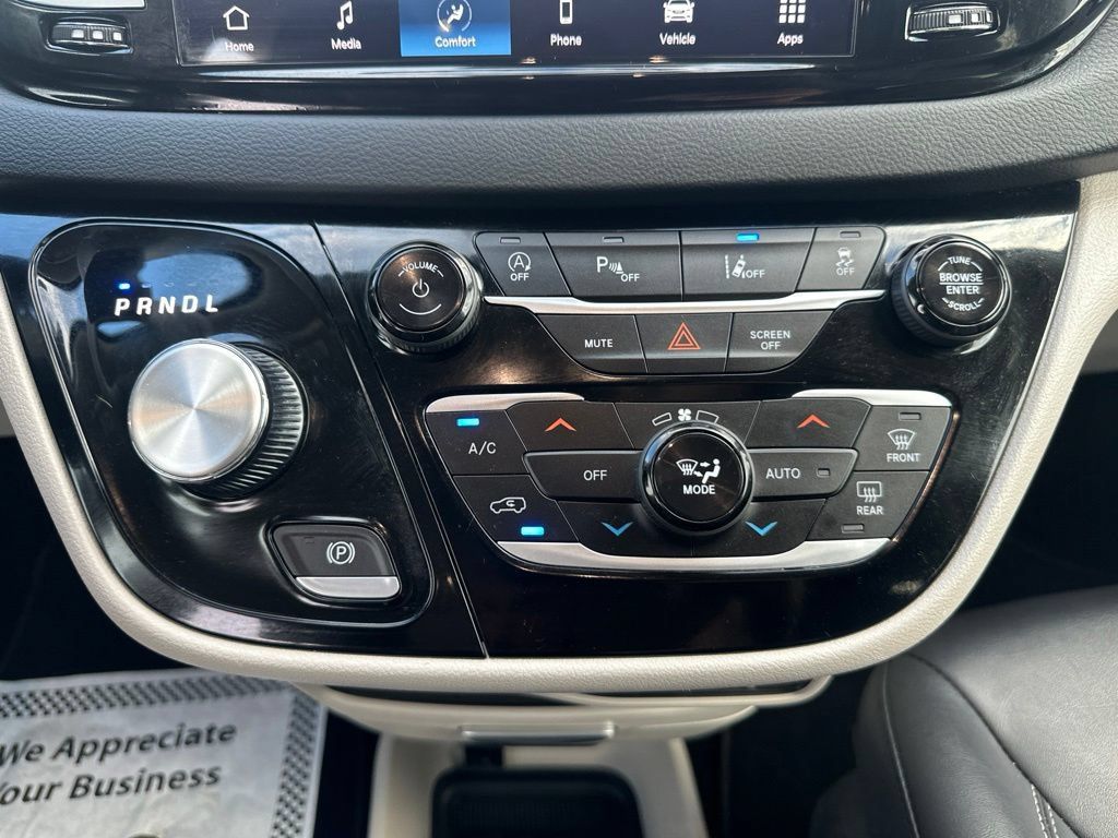 Used 2024 Chrysler Pacifica Touring-L FWD image 19