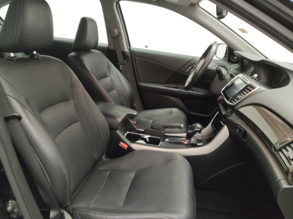 Used 2017 Honda Accord Touring image 21