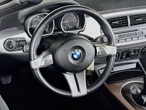 Used 2005 BMW Z4 2.5i RWD image 13