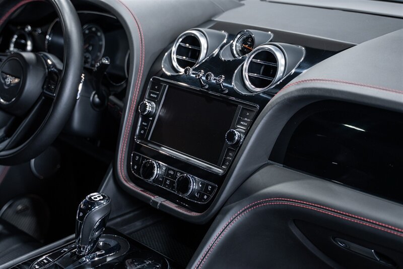 Used 2017 Bentley Bentayga AWD/4WD image 62