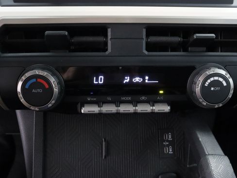 Certified 2024 Toyota Tacoma TRD Off-Road AWD/4WD image 19